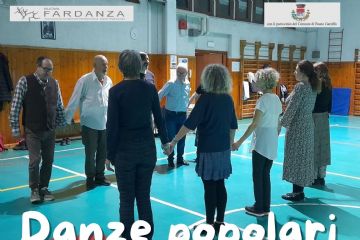 Descrizione dell'Attività in palestra con persone in cerchio