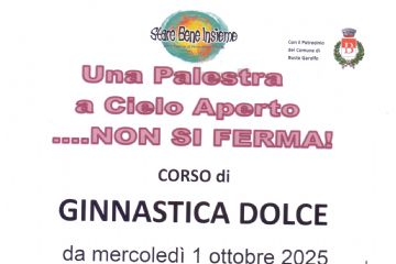 Testo e persone che fanno attività fisica