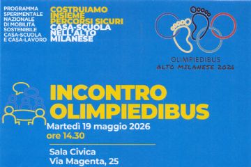 Testo descritivo con bambini che camminano con un adulto
